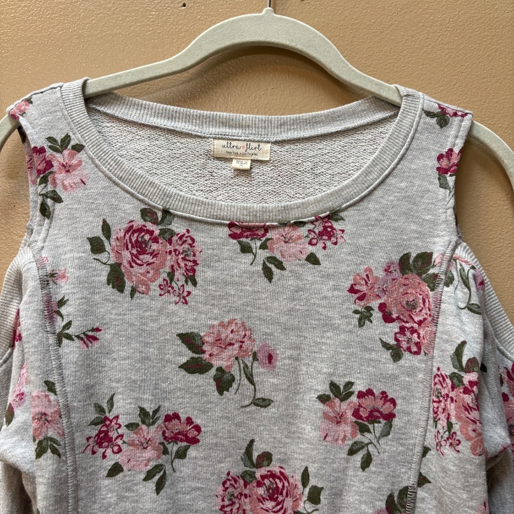 Ultra Flirt Long Sleeve Floral Cold ShoulderTop Size M Juniors - Picture 4 of 15